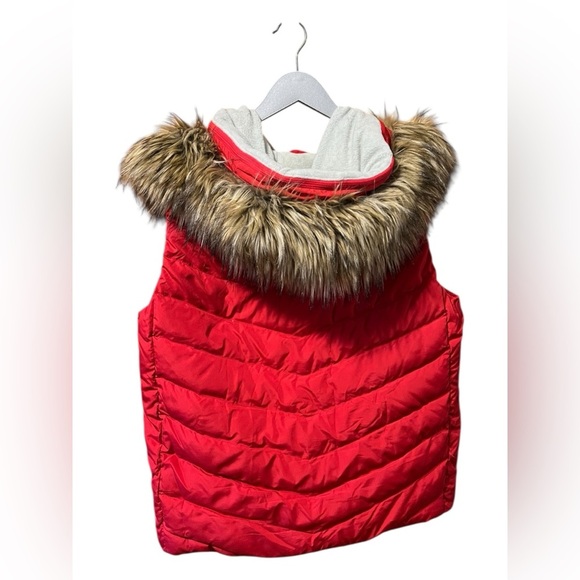 GAP Red Winter Warmth Outdoor Edition Vest – Size Large - Picture 2 of 7